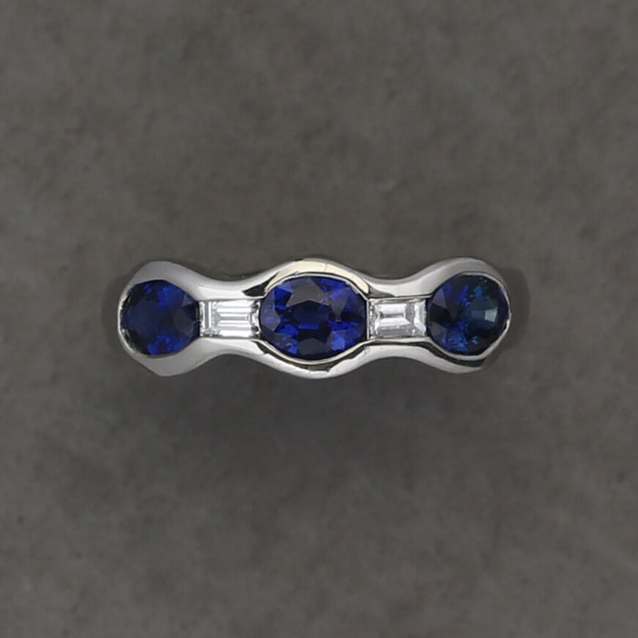 ESTATE SPARK SAPPHIRE AND DIAMOND RING PLATINUM