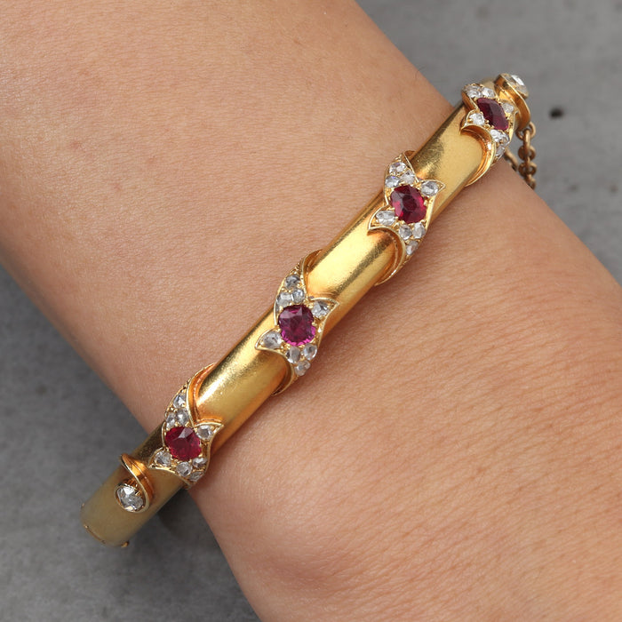 VICTORIAN BURMA RUBY AND ROSE CUT DIAMOND BANGLE IN 18K YELLOW GOLD