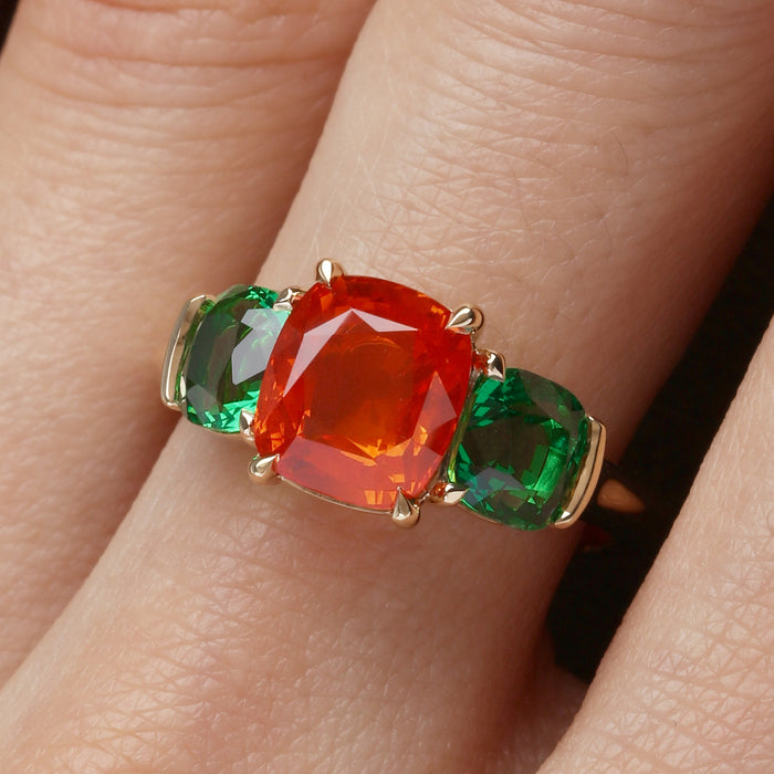 ORANGE SAPPHIRE AND TSAVORITE GARNET RING IN 18K YELLOW GOLD