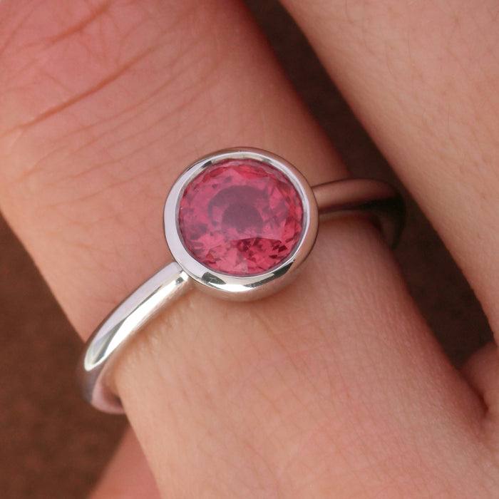REDDISH ORANGE SAPPHIRE TAZZA RING IN PLATINUM