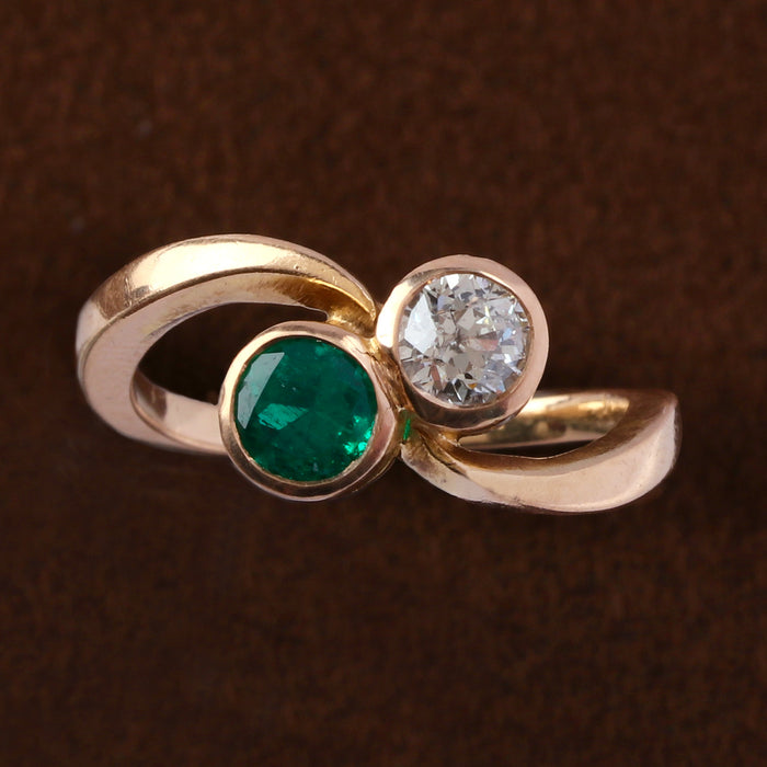 DIAMOND & EMERALD TOI ET MOI RING 18K YELLOW GOLD