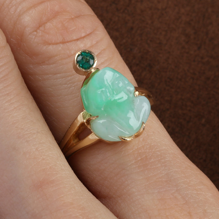 JADE FROG AND EMERALD RING 18K YELLOW GOLD