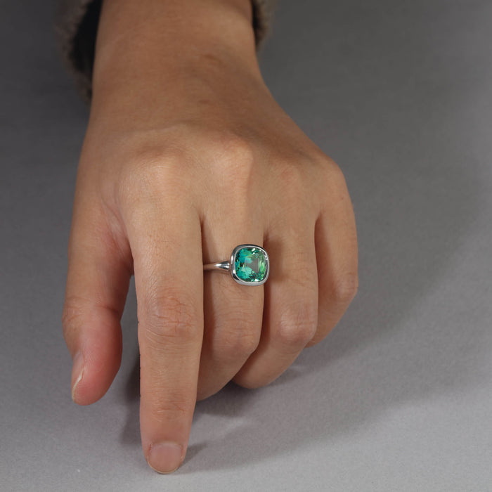 Green Sapphire Tazza Ring in Platinum