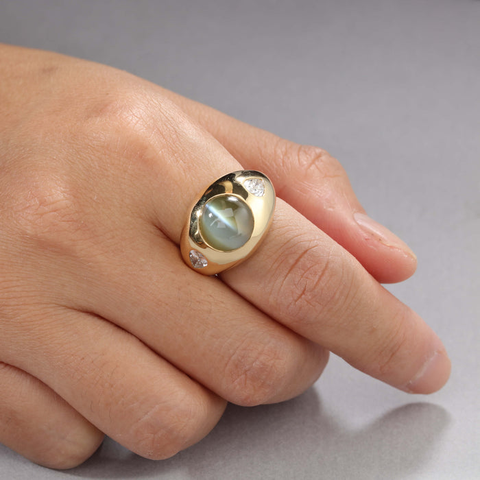 Cats Eye Chrysoberyl and Diamond Ring in 18kt Yellow Gold